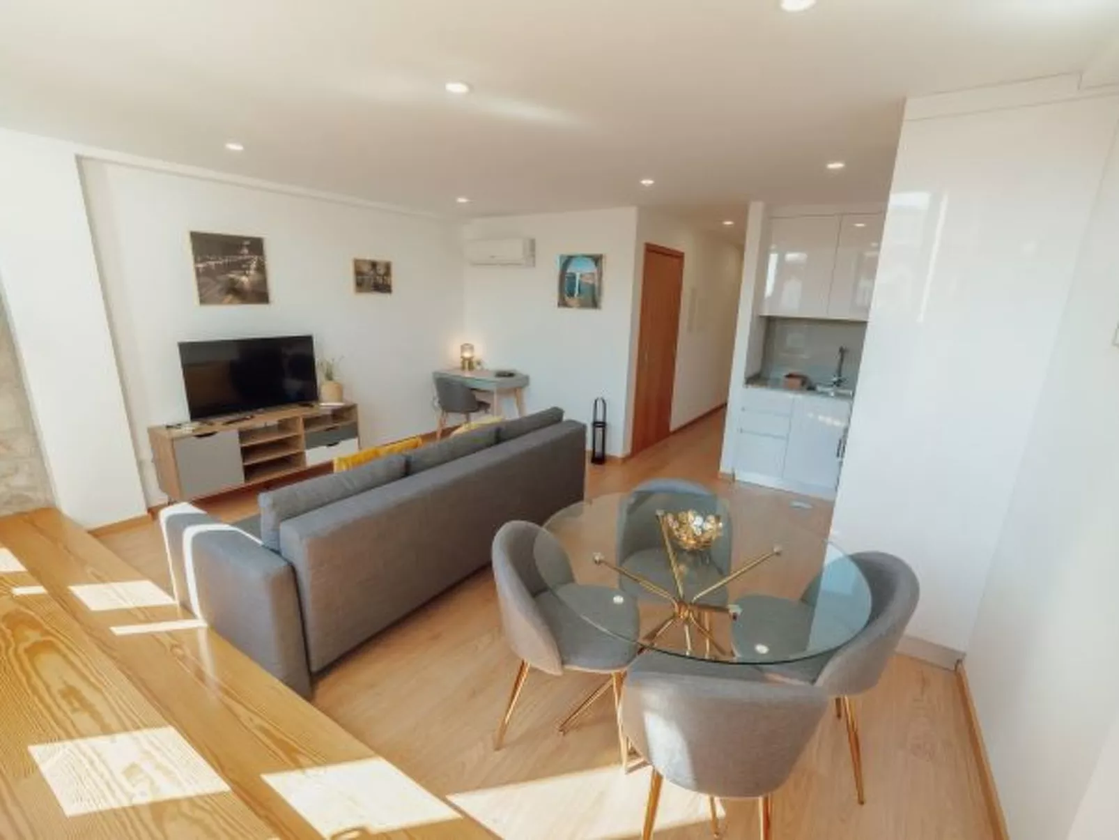 MODERN & STYLISH APARTMENT II by VACATIONY - Binnen