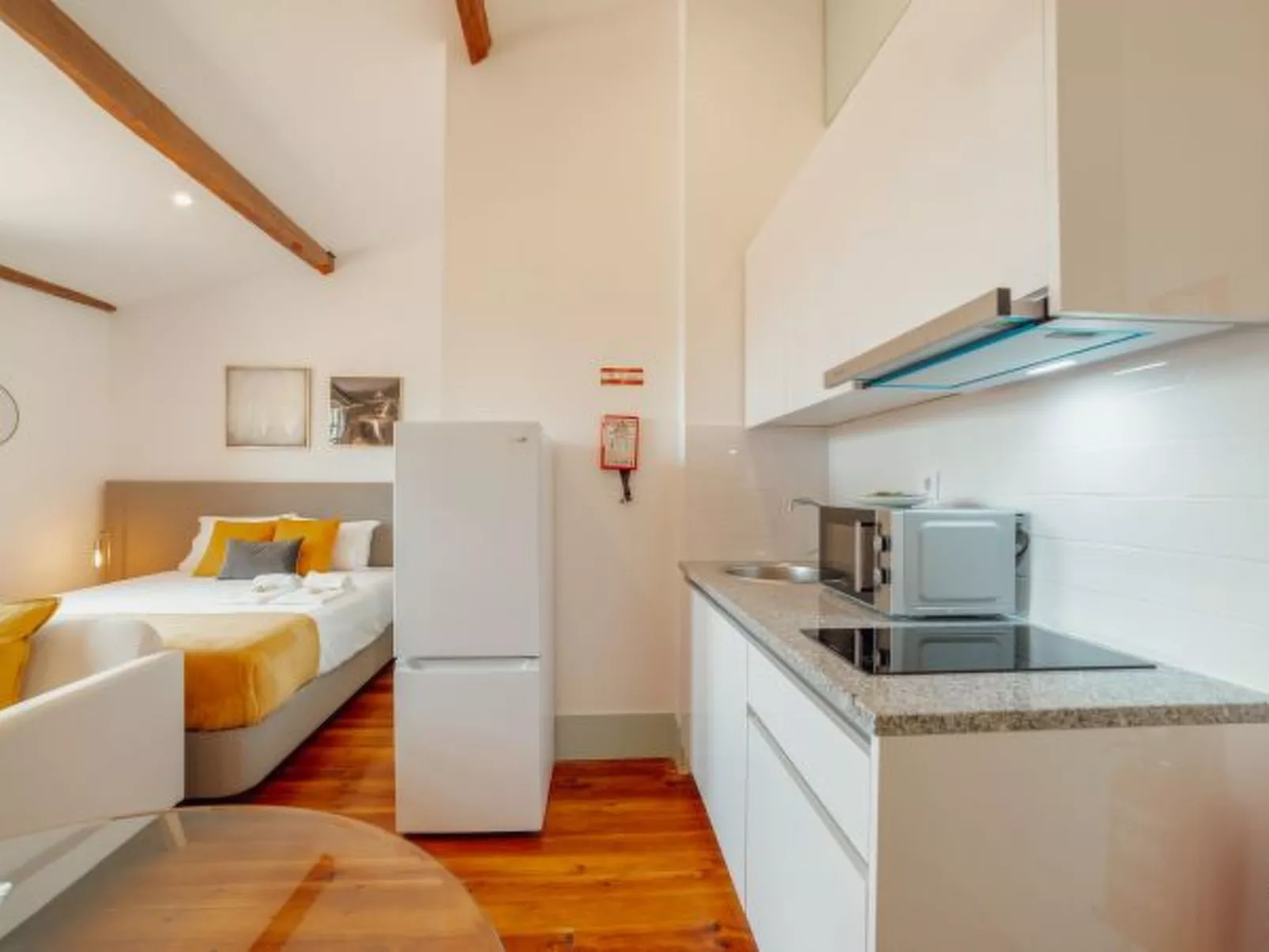 DOWNTOWN SUITE G by VACATIONY - Binnen