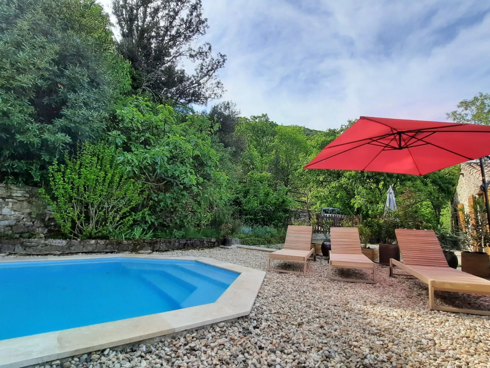 "Gîte La Calade" mit Pool - Buiten