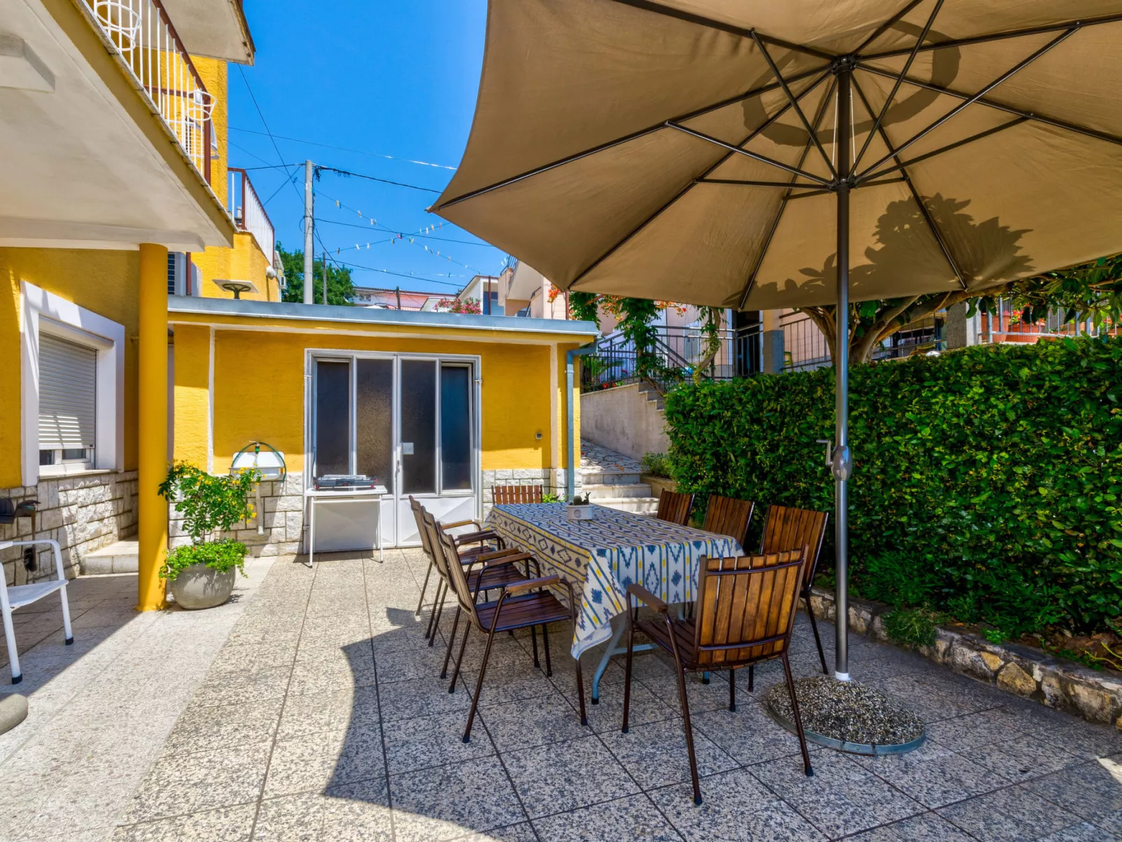 BLAZI / HR-02175-01 - Image-tags.info