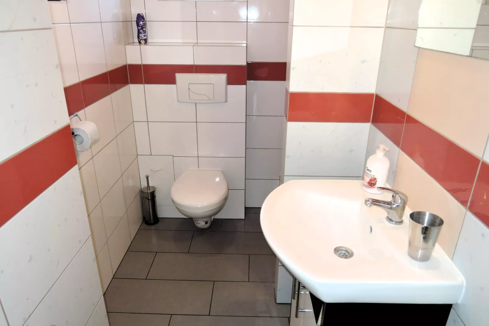 Holiday complex in Jezierzyce by Szczecin at the lake 30 qm for 4 persons Typ C Zolty - Badkamer