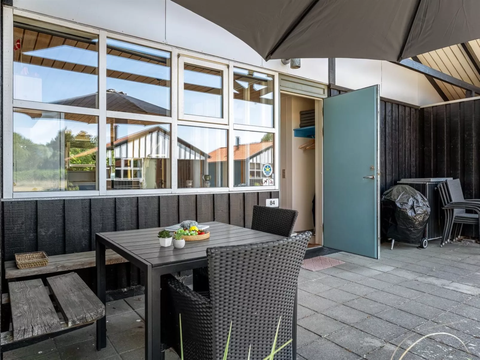 "Elenor" - 300m from the sea - Buiten