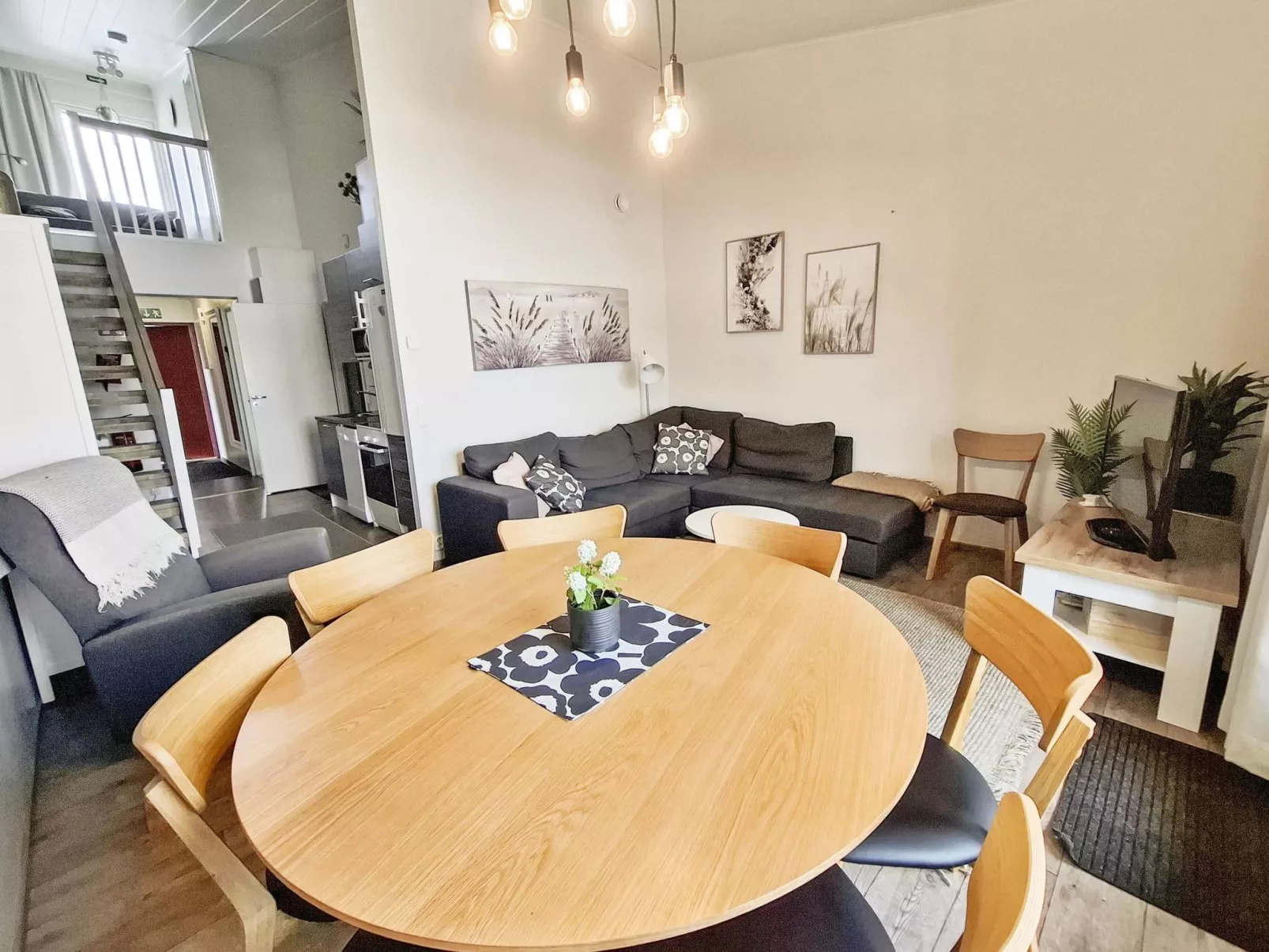 Skivillas 61 ukkohalla (b1) - Binnen