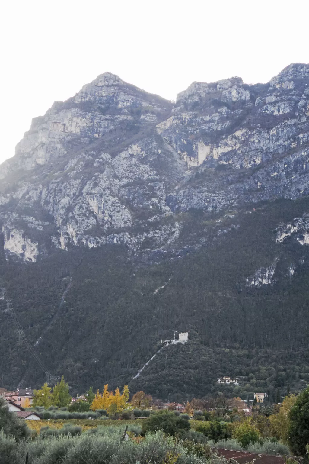 Villa im Grünen in Riva del Garda mit Terrasse - Buiten