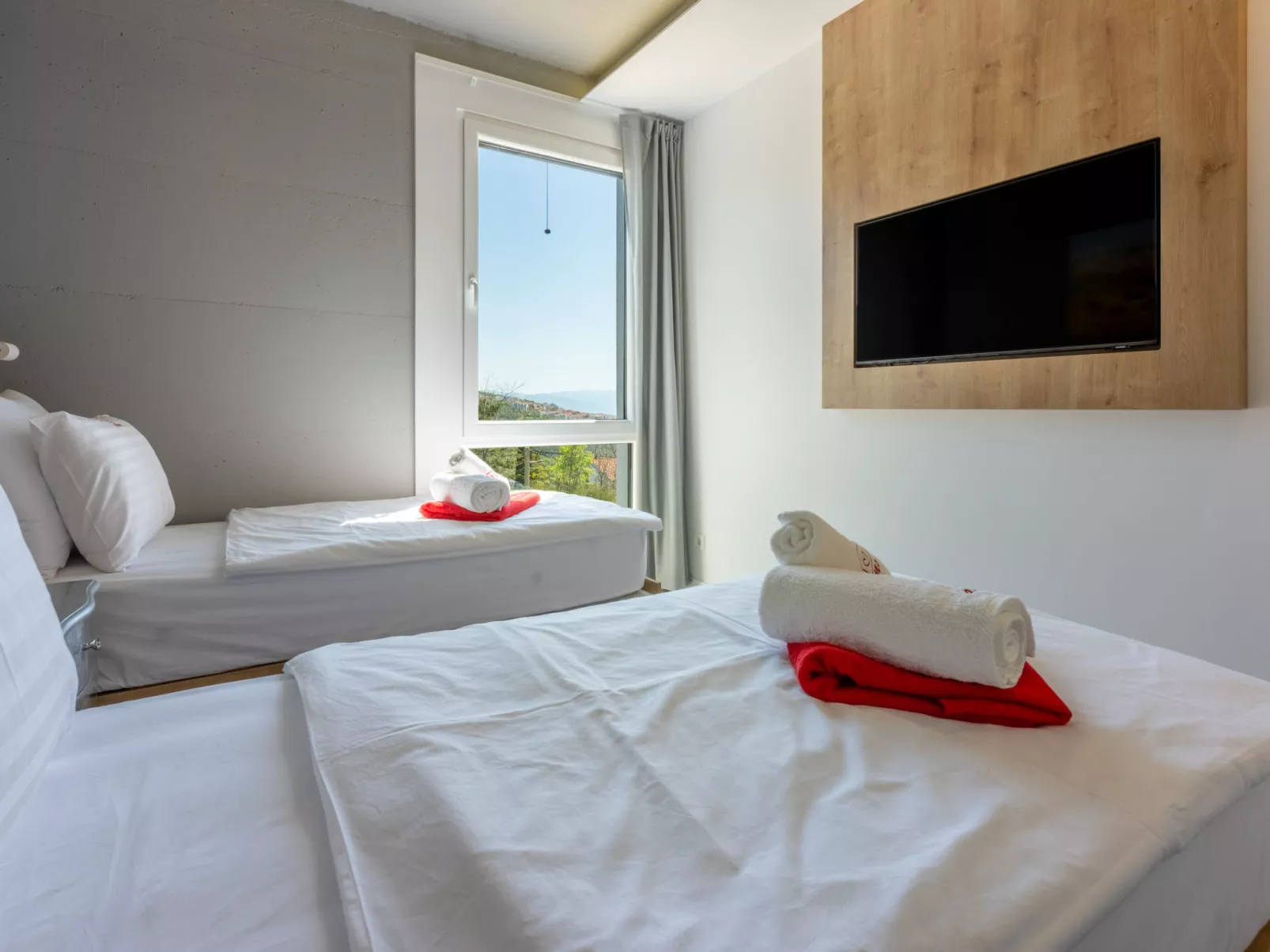 Amoris 8 / HR-10892-01 - Image-tags.info