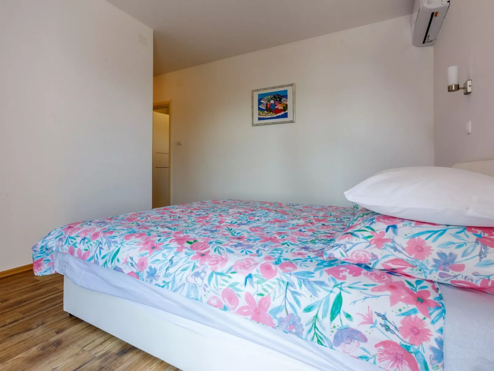 MELANIE 3 / HR-10472-02 - Image-tags.info