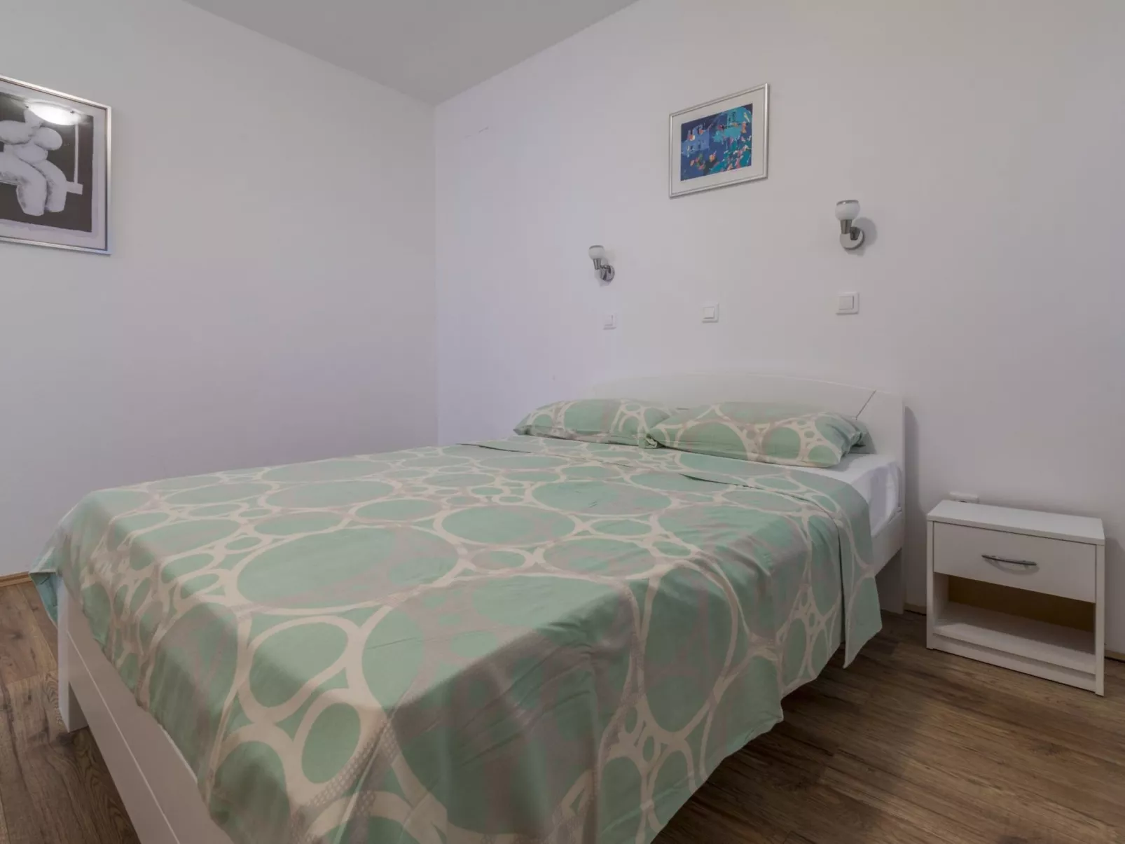 MELANIE 4 / HR-10472-01 - Image-tags.info