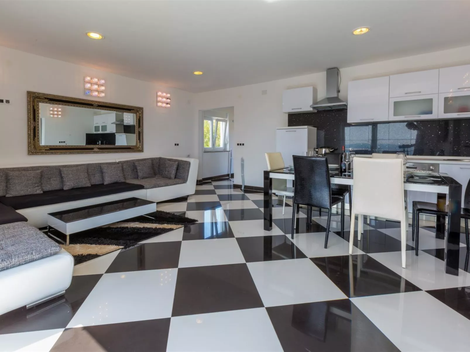 VILLA CRIKVENICA CH / HR-09486-03 - Image-tags.info