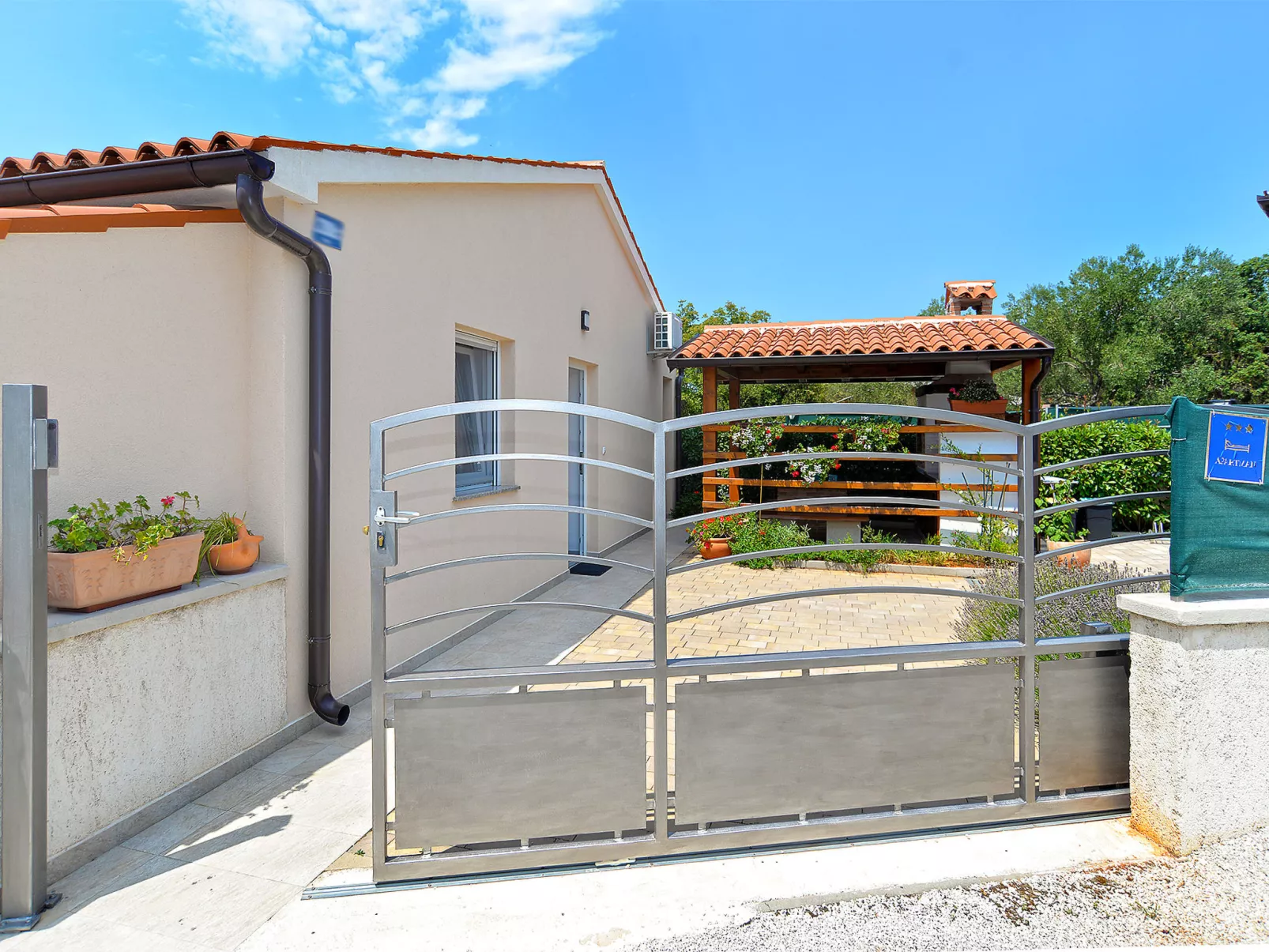 House 2195 - Image-tags.info