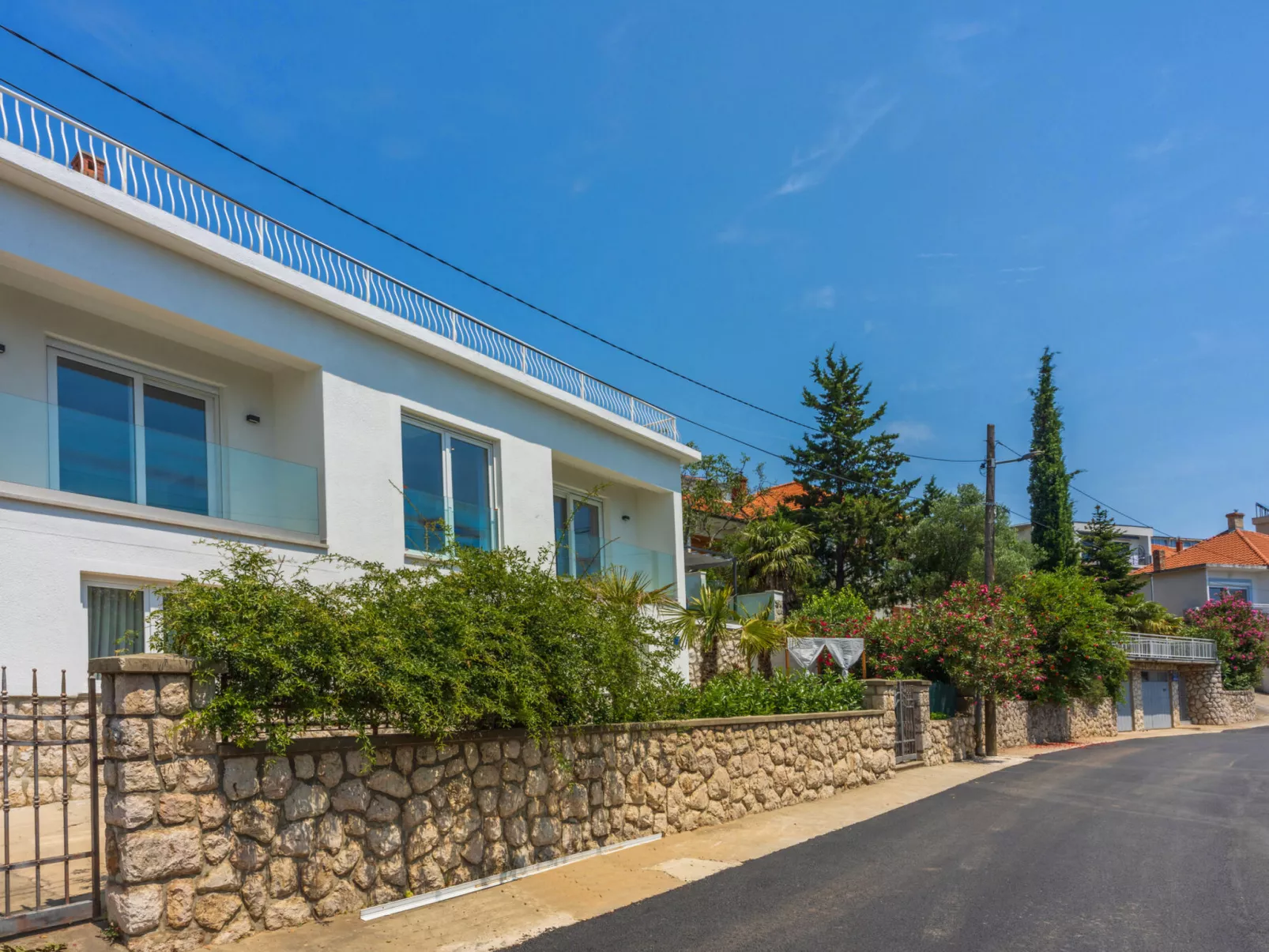 Amarie / HR-10963-01 - Image-tags.info