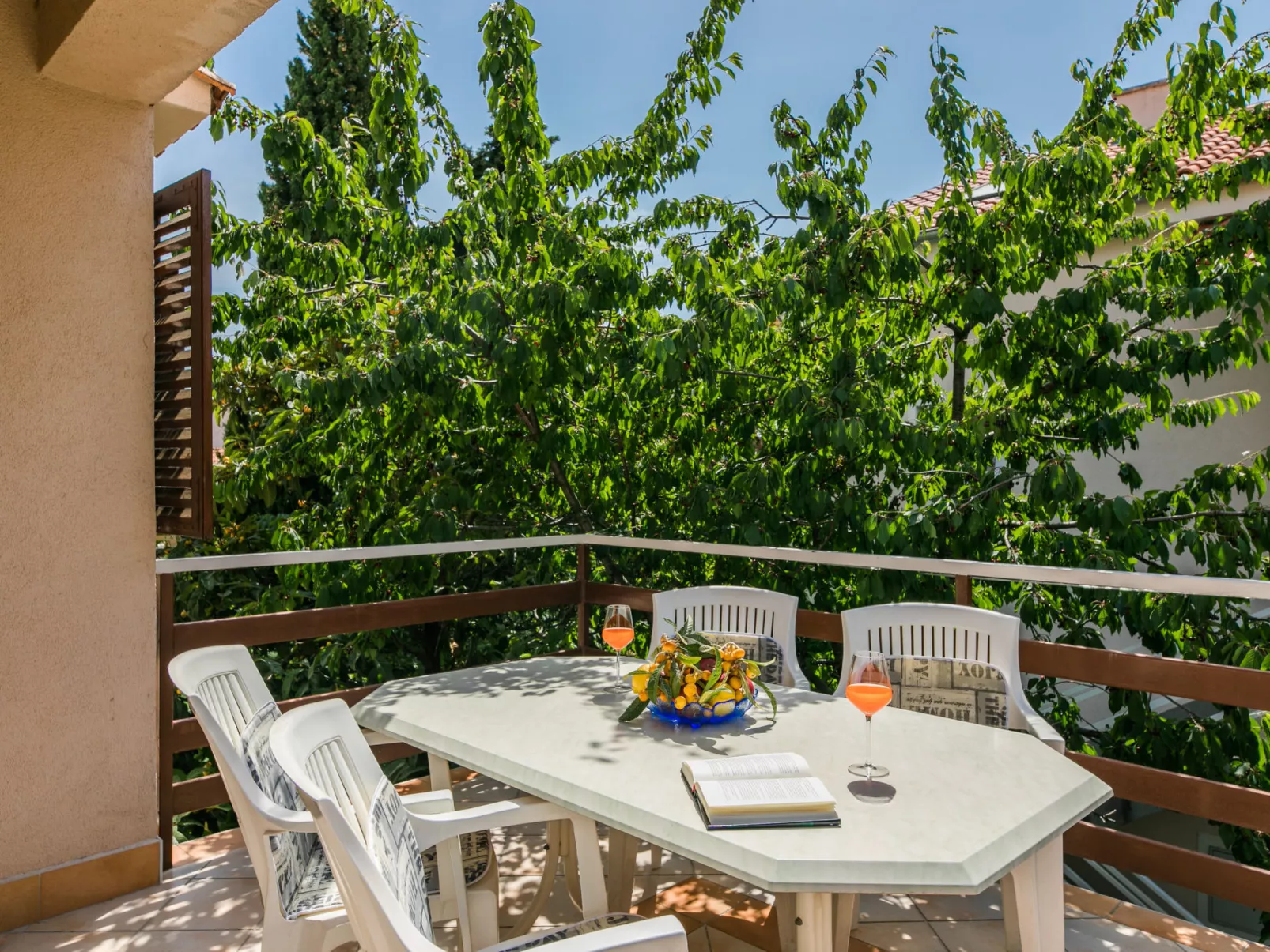 JULIA - SELCE 1 / HR-10014-03 - Image-tags.info