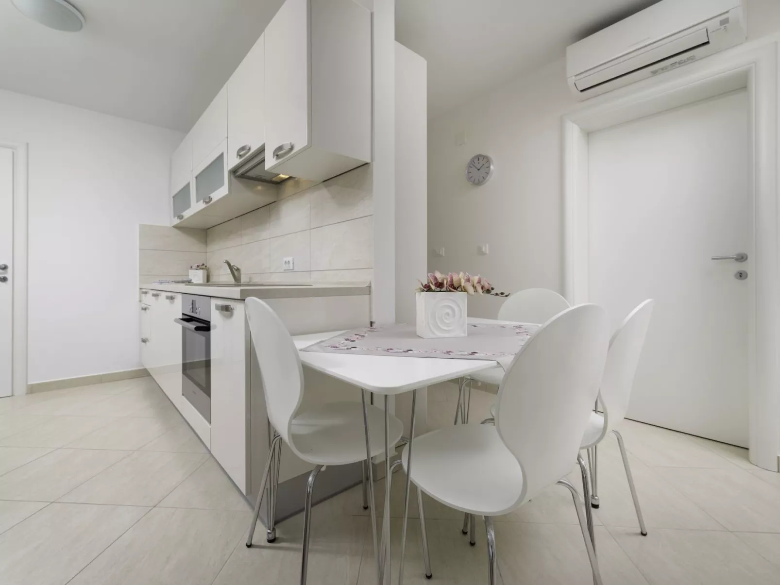 Apartment Seafront Maris - 1 - Image-tags.info