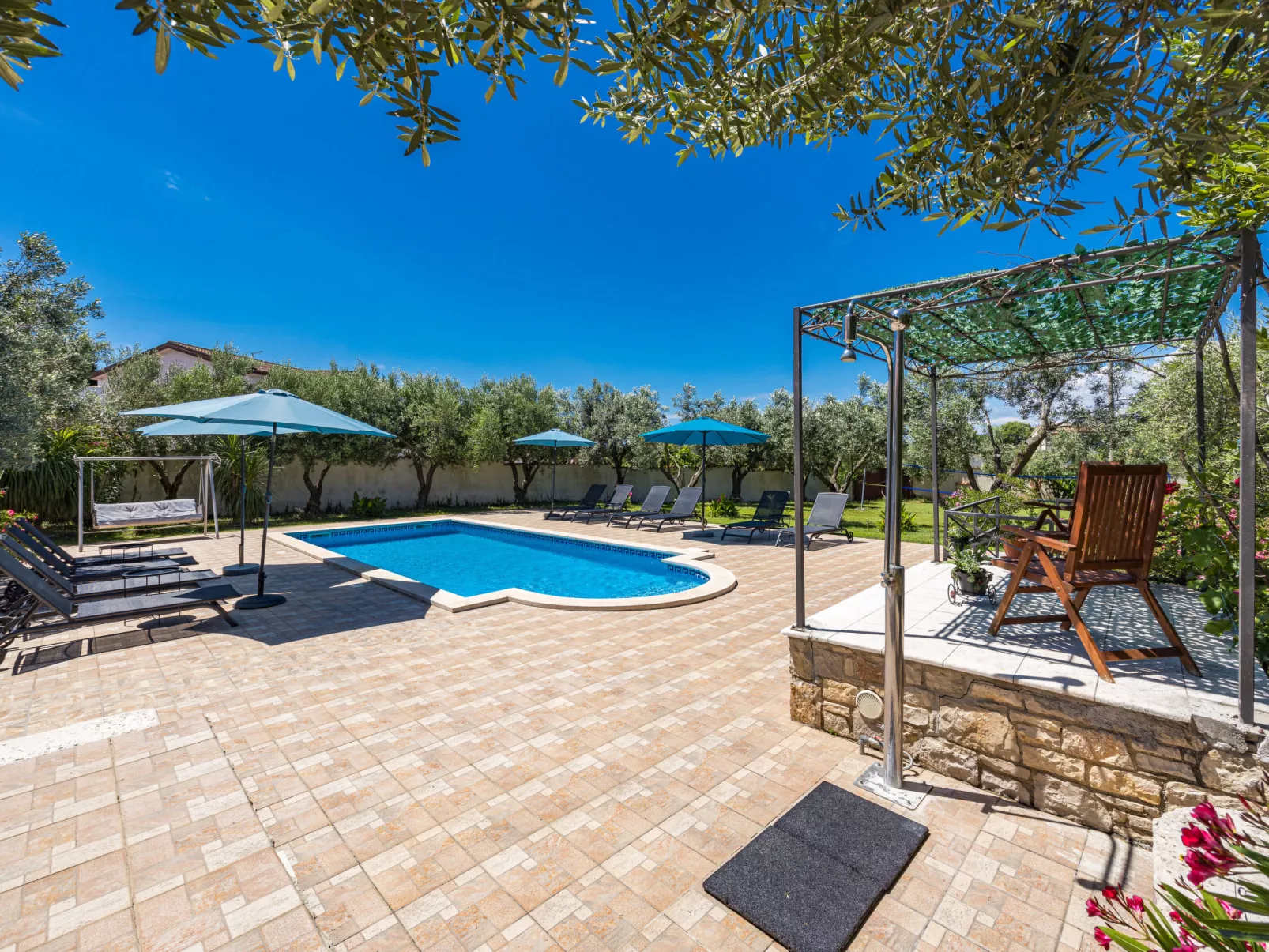 Villa Lavinija - Buiten