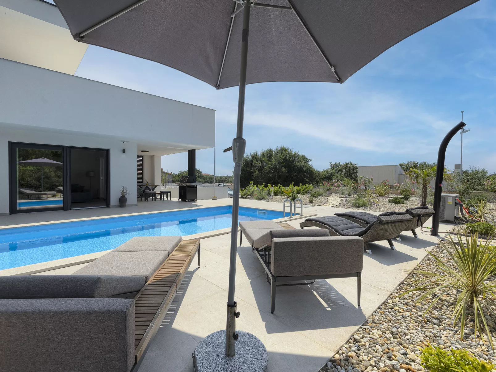 Villa Mayla - Buiten