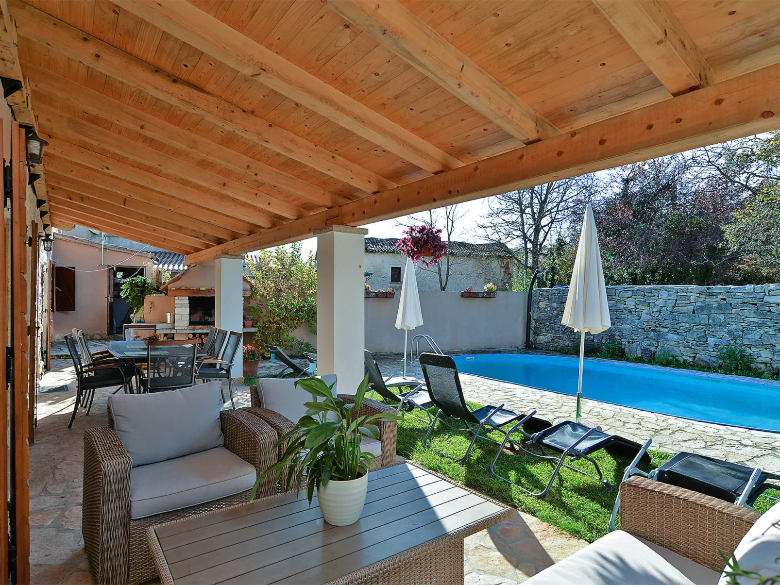 House 704 - Image-tags.info