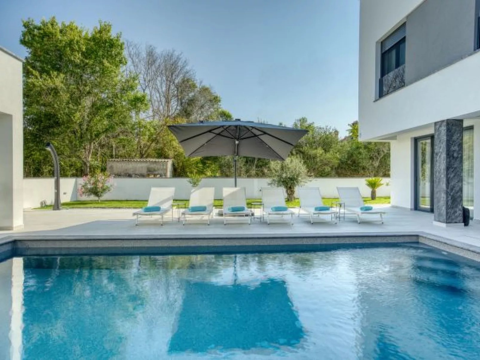 Villa Elena with two pools and spa - Image-tags.info