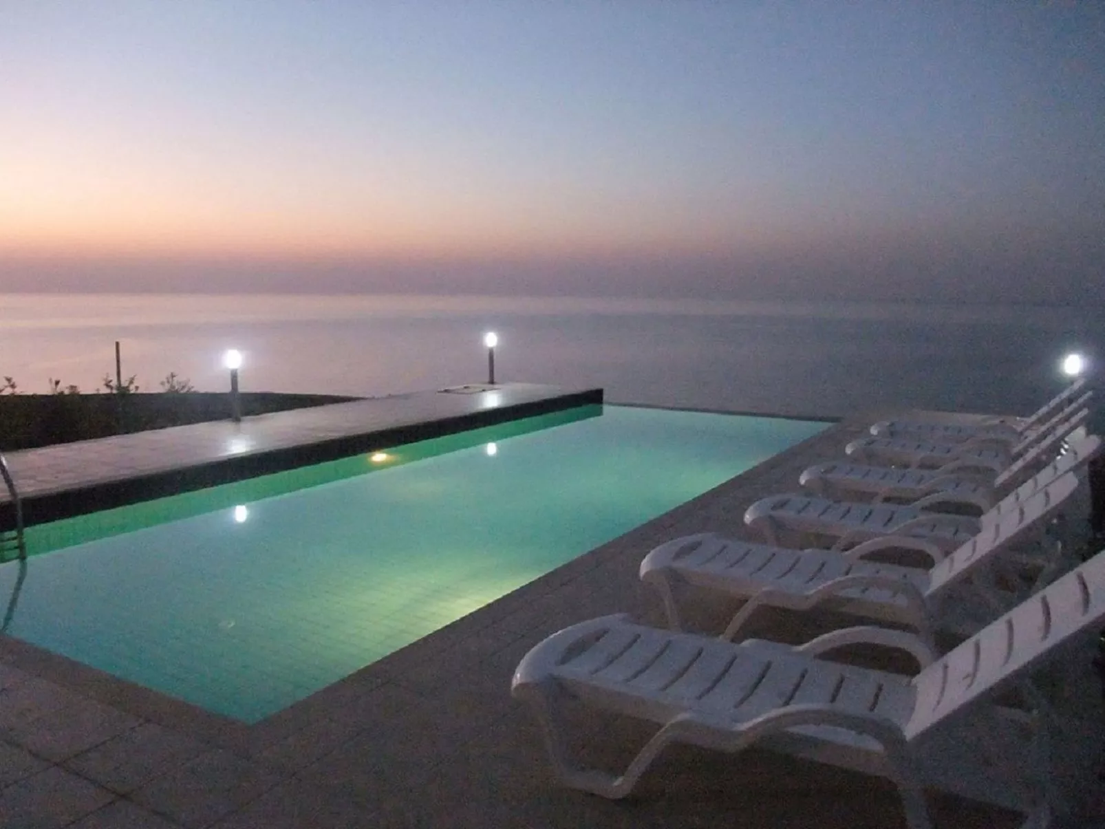 Ferienvilla mit Infinity Pool - Image-tags.info