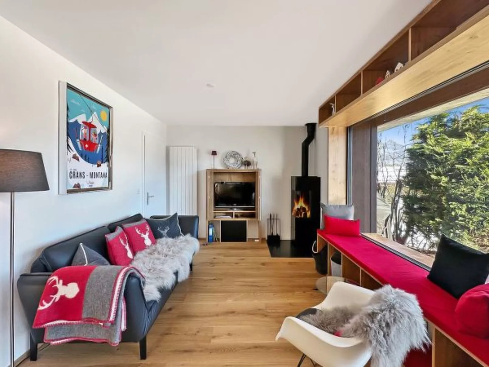 Mirador Alpine Horizon -Crans Montana- Swiss Alps - Binnen