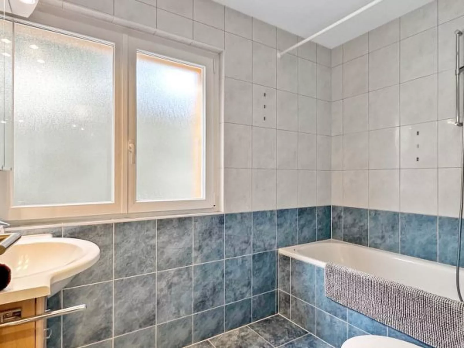 Why not à 5 mns de Sion - Binnen