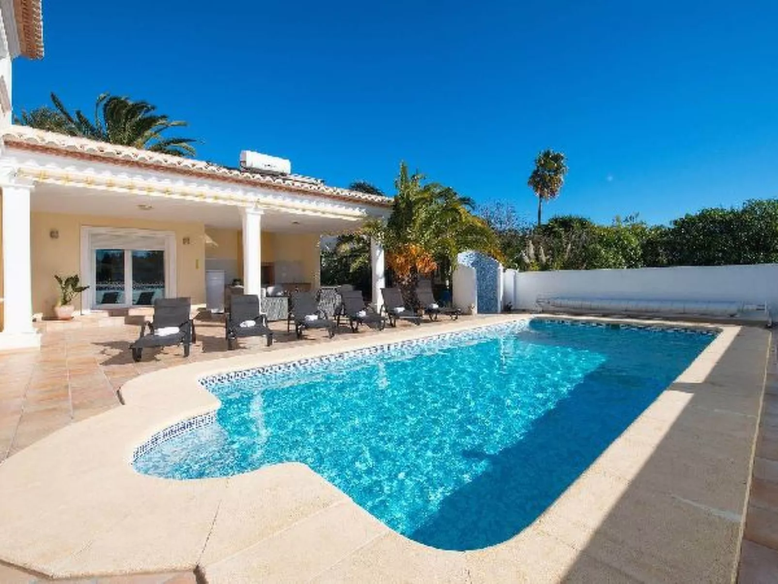 Villa Malibu - PlusHolidays - Image-tags.info