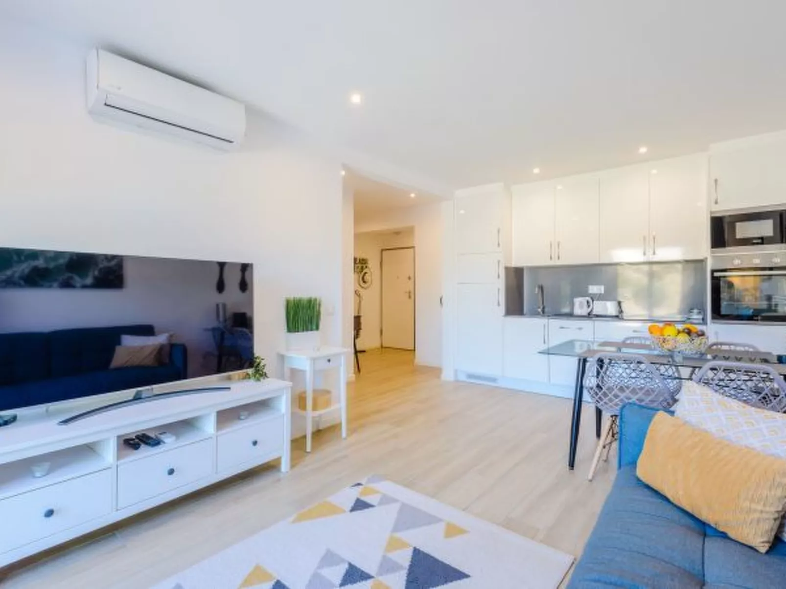 The Little Paradise with Sea Views - Binnen