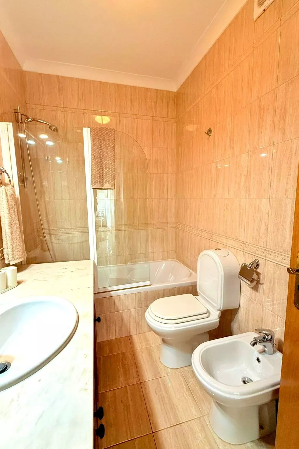 Mit beheiztem Pool - Binnen