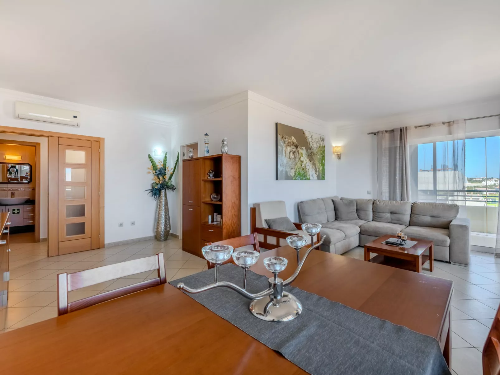 Cristina Inn - Binnen