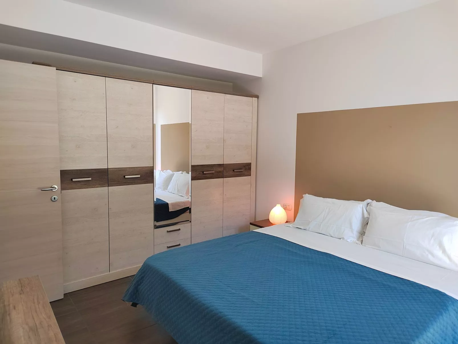 In einem spektakulären Olivenhain in einer ruhig - Image-tags.info