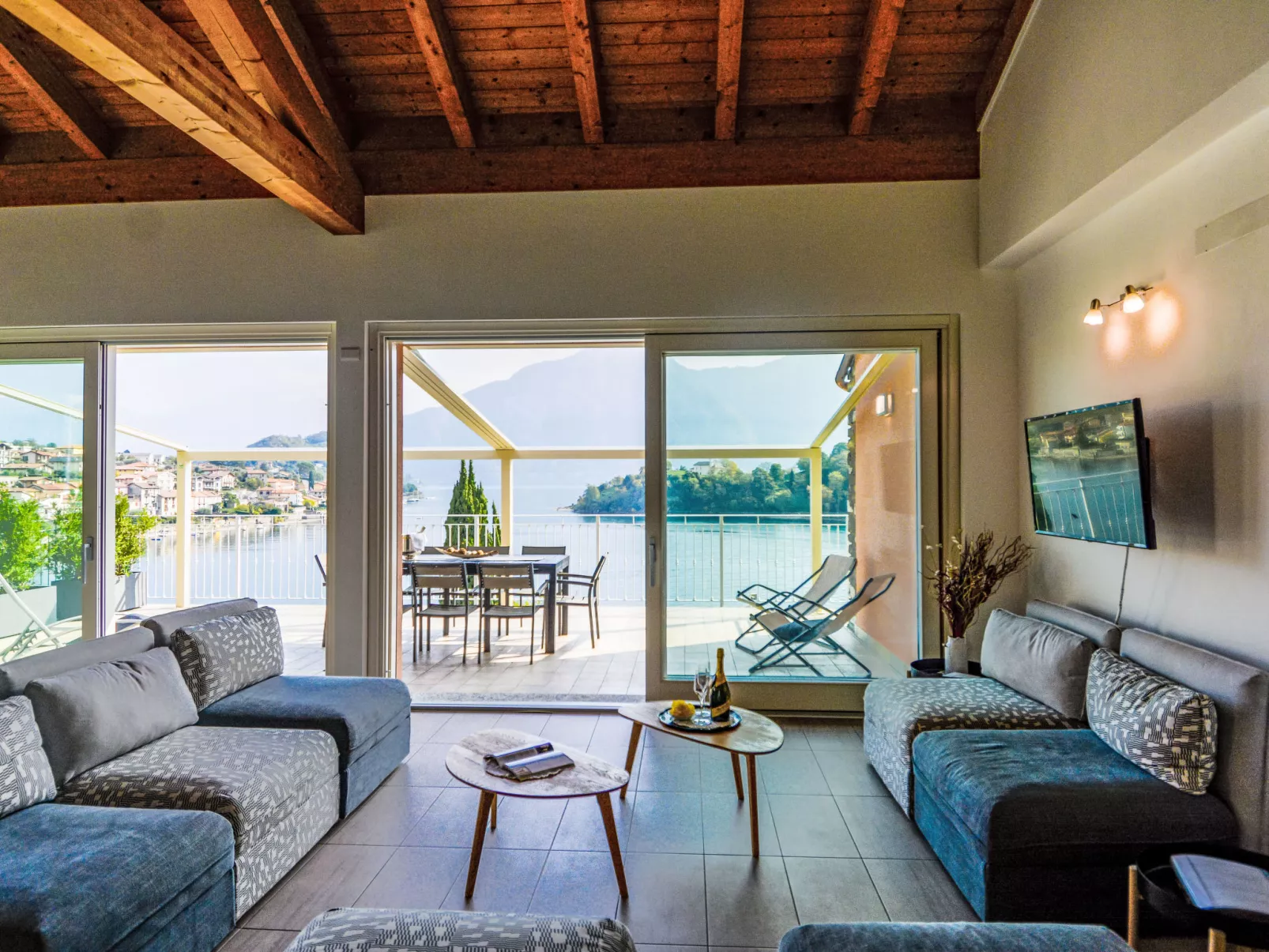 The View Lake Como - Binnen