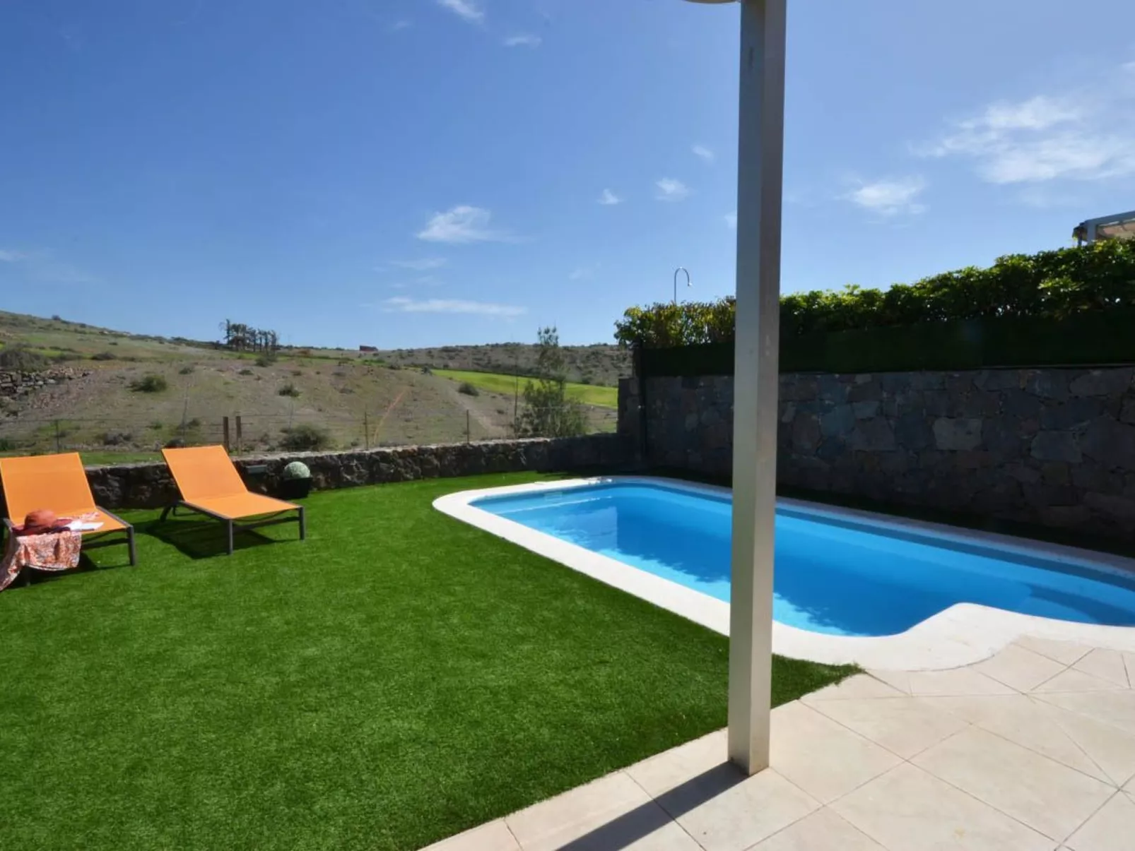 Villa für 4 Personen mit Schwimmbad und balinesi - Buiten