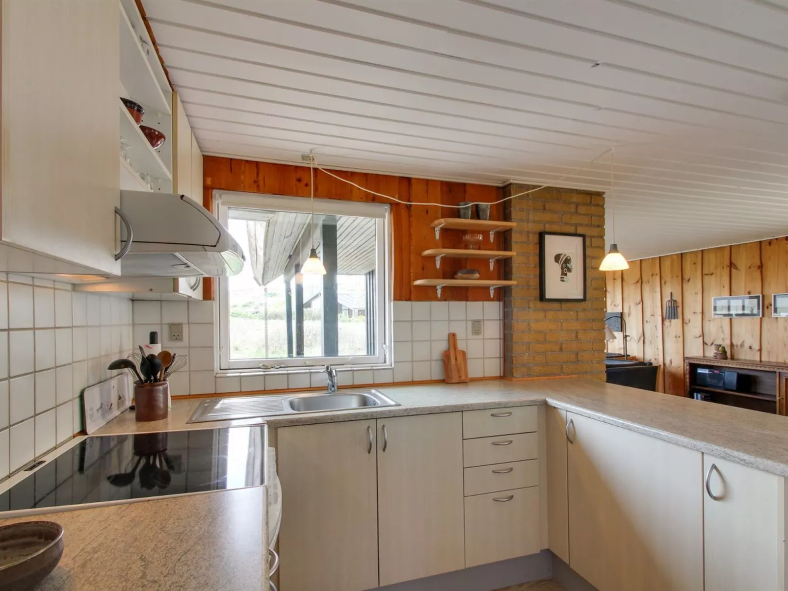 "Monna" -  from the sea - Binnen