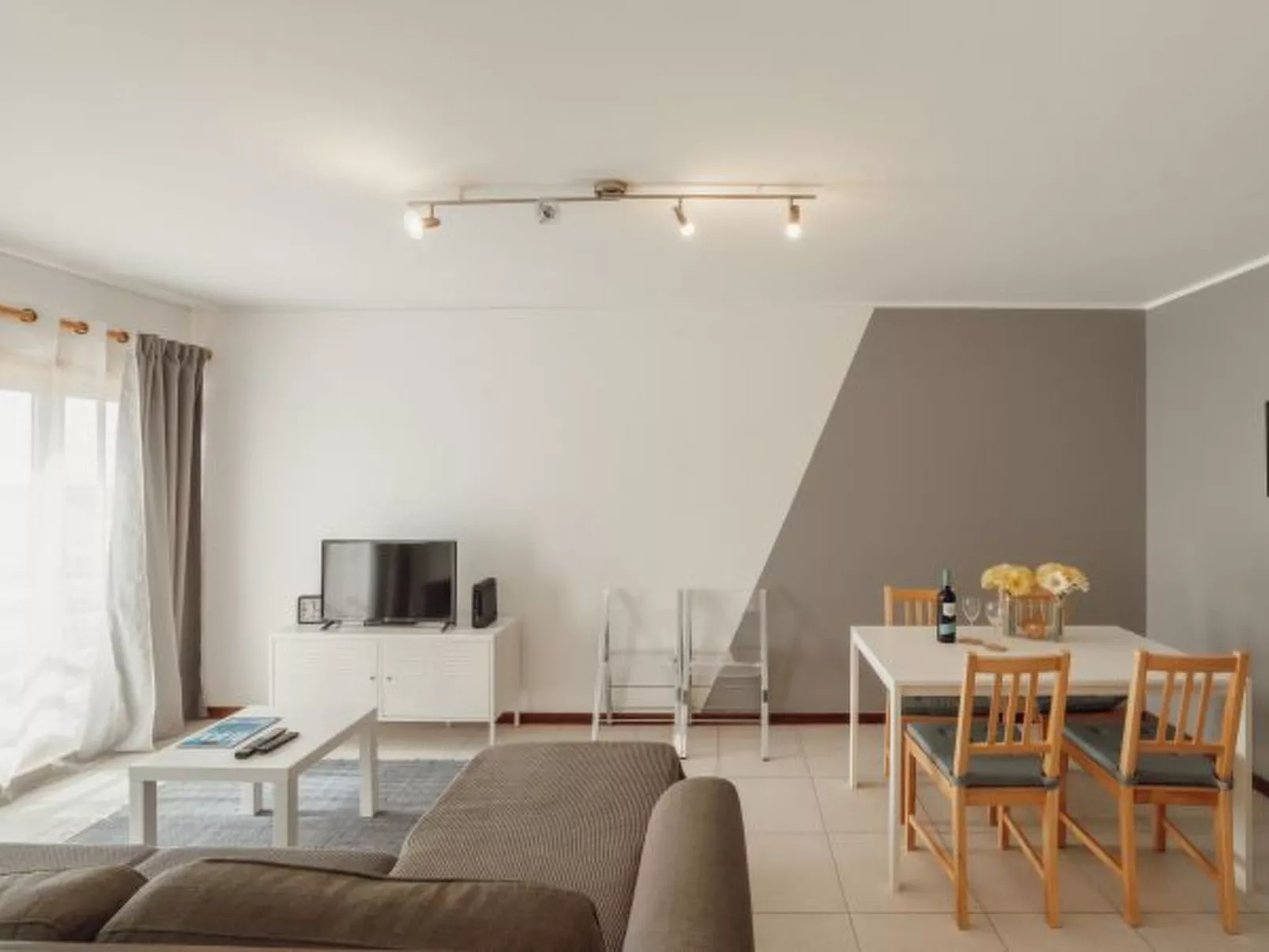ESPINHO MODERN 3 BEDROOM APARTMENT by VACATIONY - Binnen