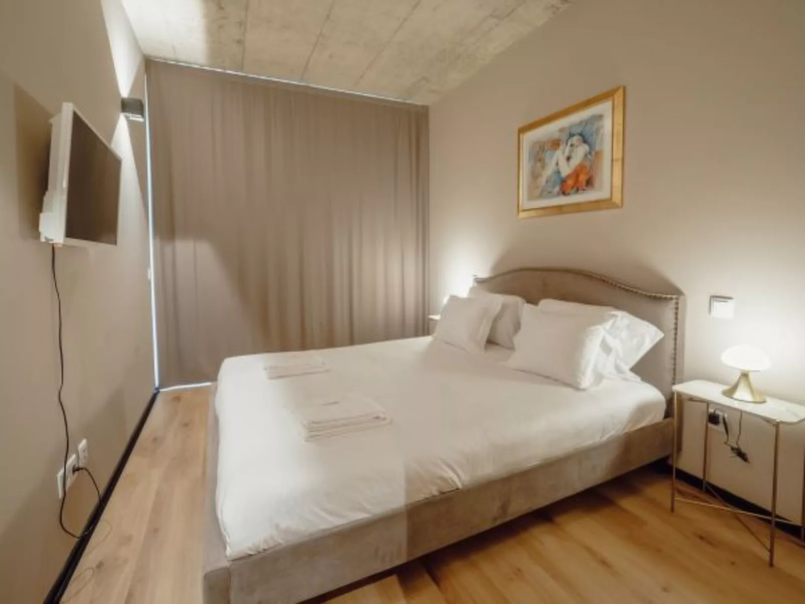 CITY CENTER PREMIUM with GARAGE by VACATIONY - Binnen