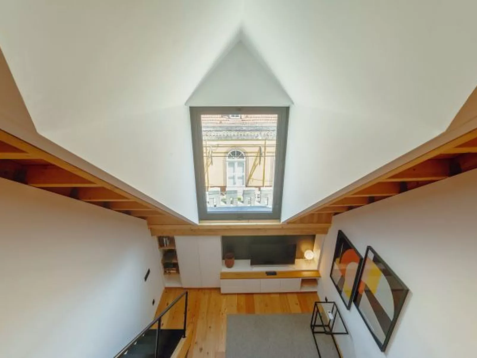 ELEGANT DOWNTOWN APARTMENT by VACATIONY - Binnen