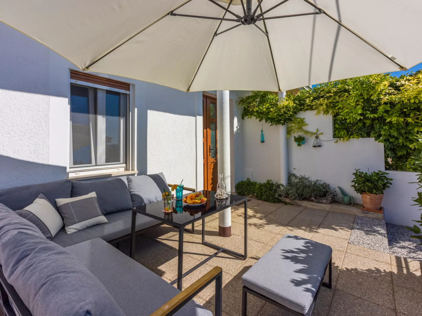 Raj - Inn / HR-10606-01 - Image-tags.info