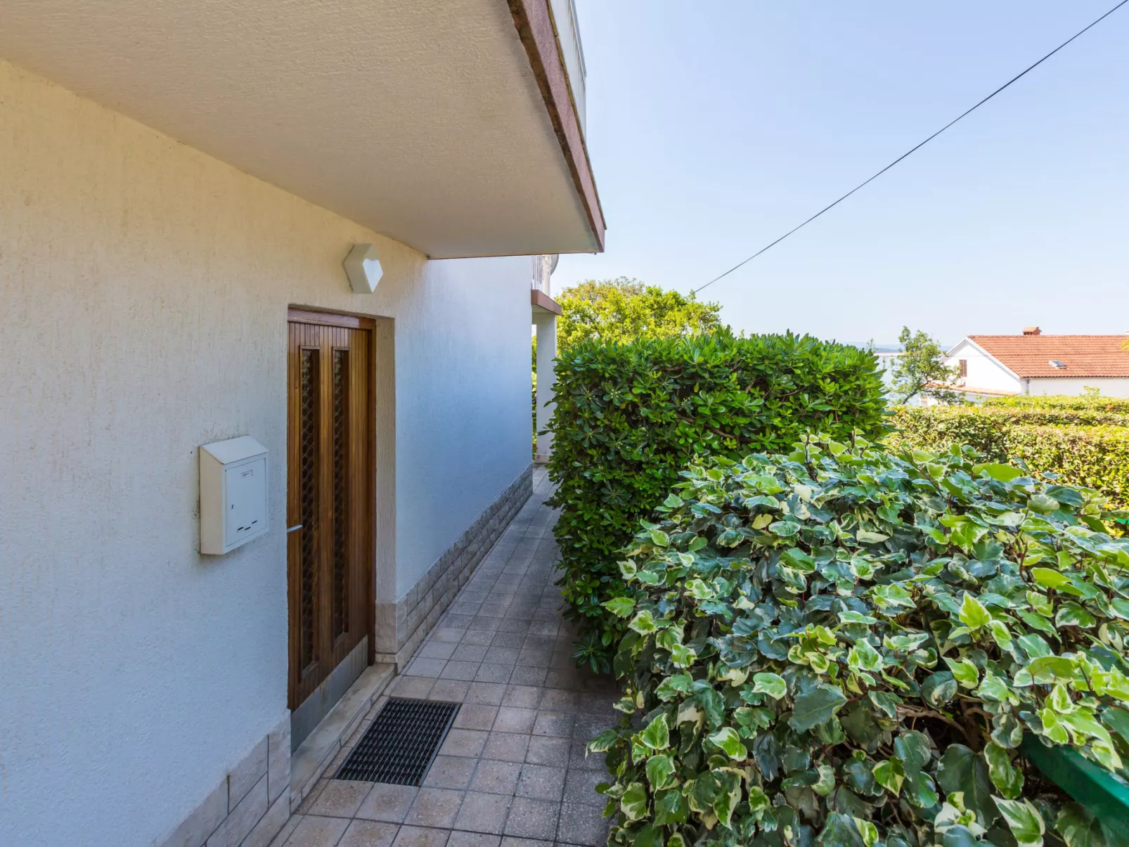 BELA 1 / HR-03564-01 - Image-tags.info