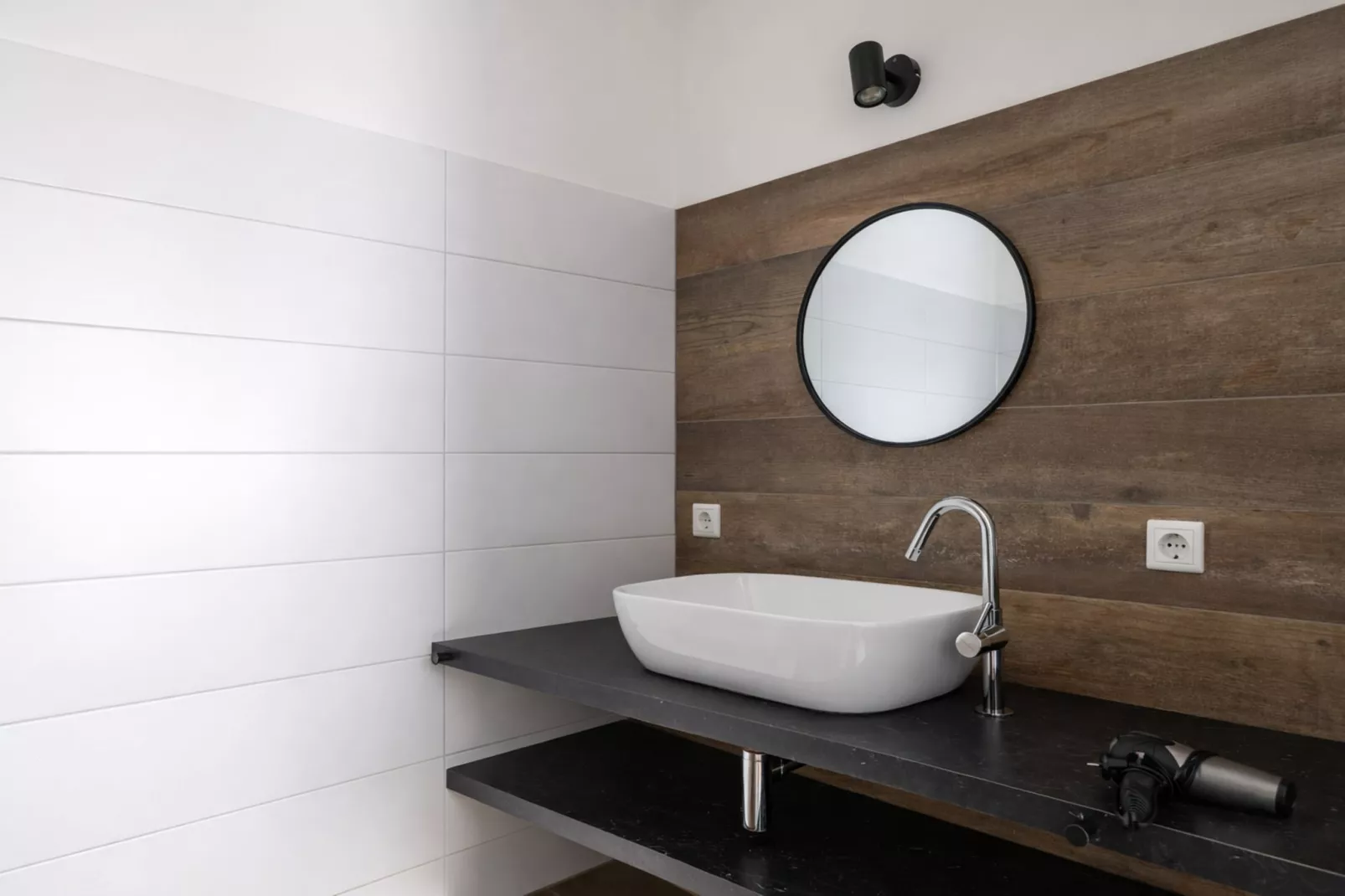 Kon Emmaweg 26 Vrouwenpolder 2p - Badkamer