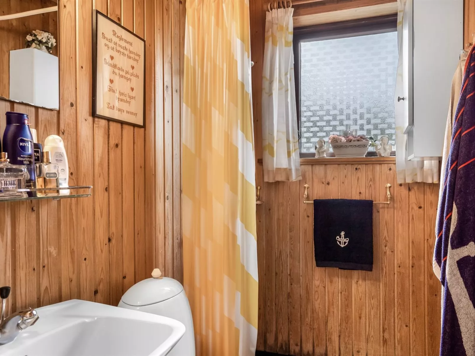 "Adina" -  from the sea - Binnen