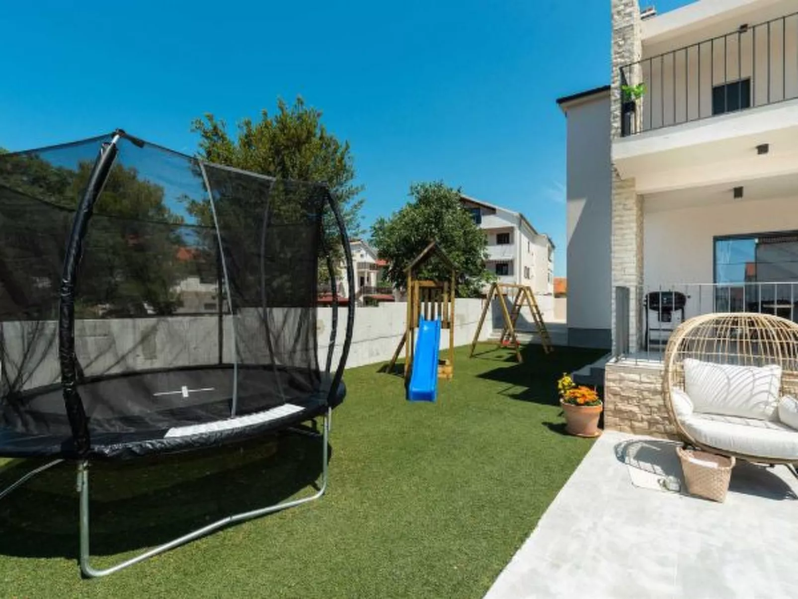 Villa Magale with a pool - Image-tags.info