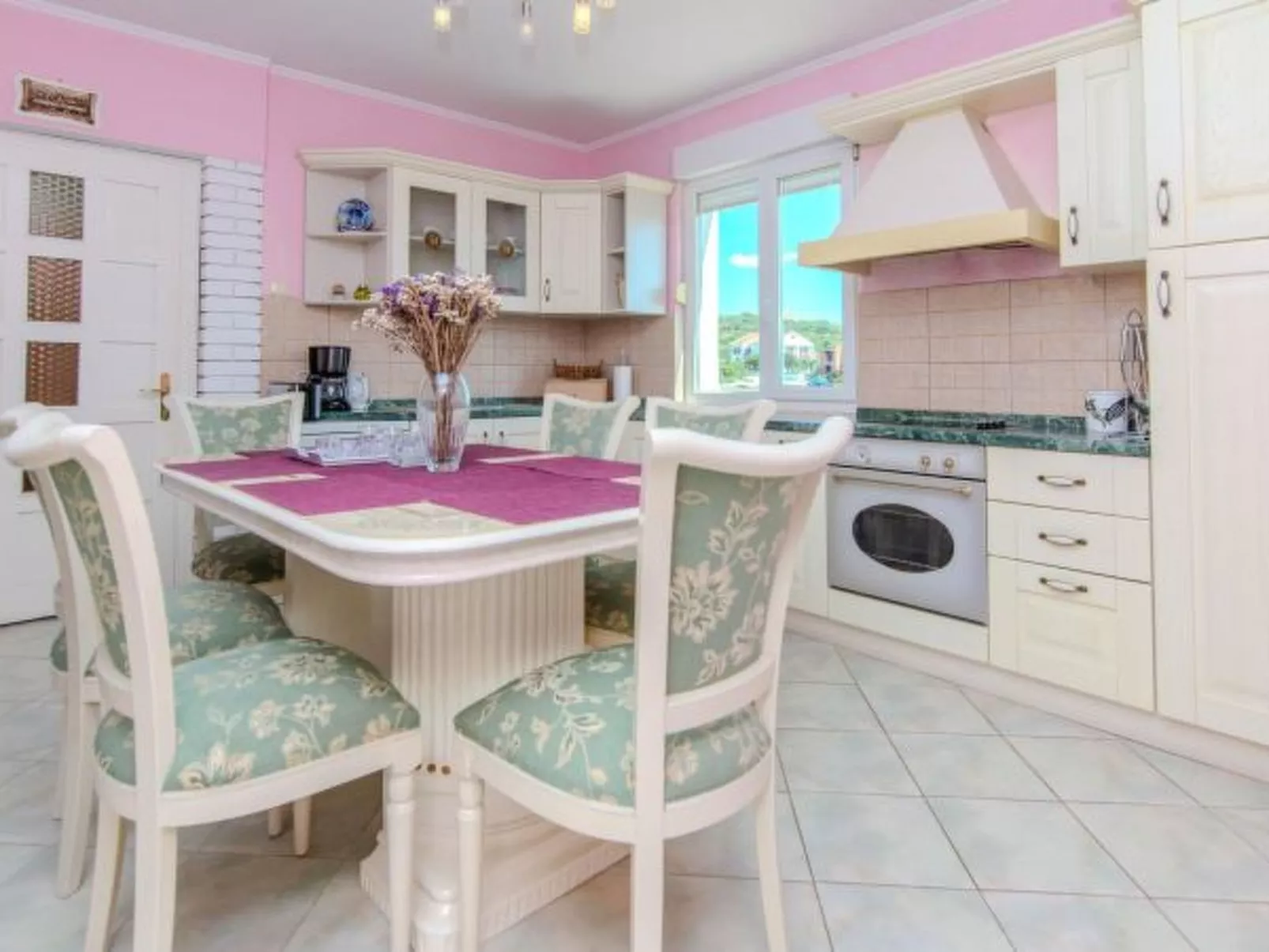 Villa Annamaria with large pool, Zadar - Image-tags.info