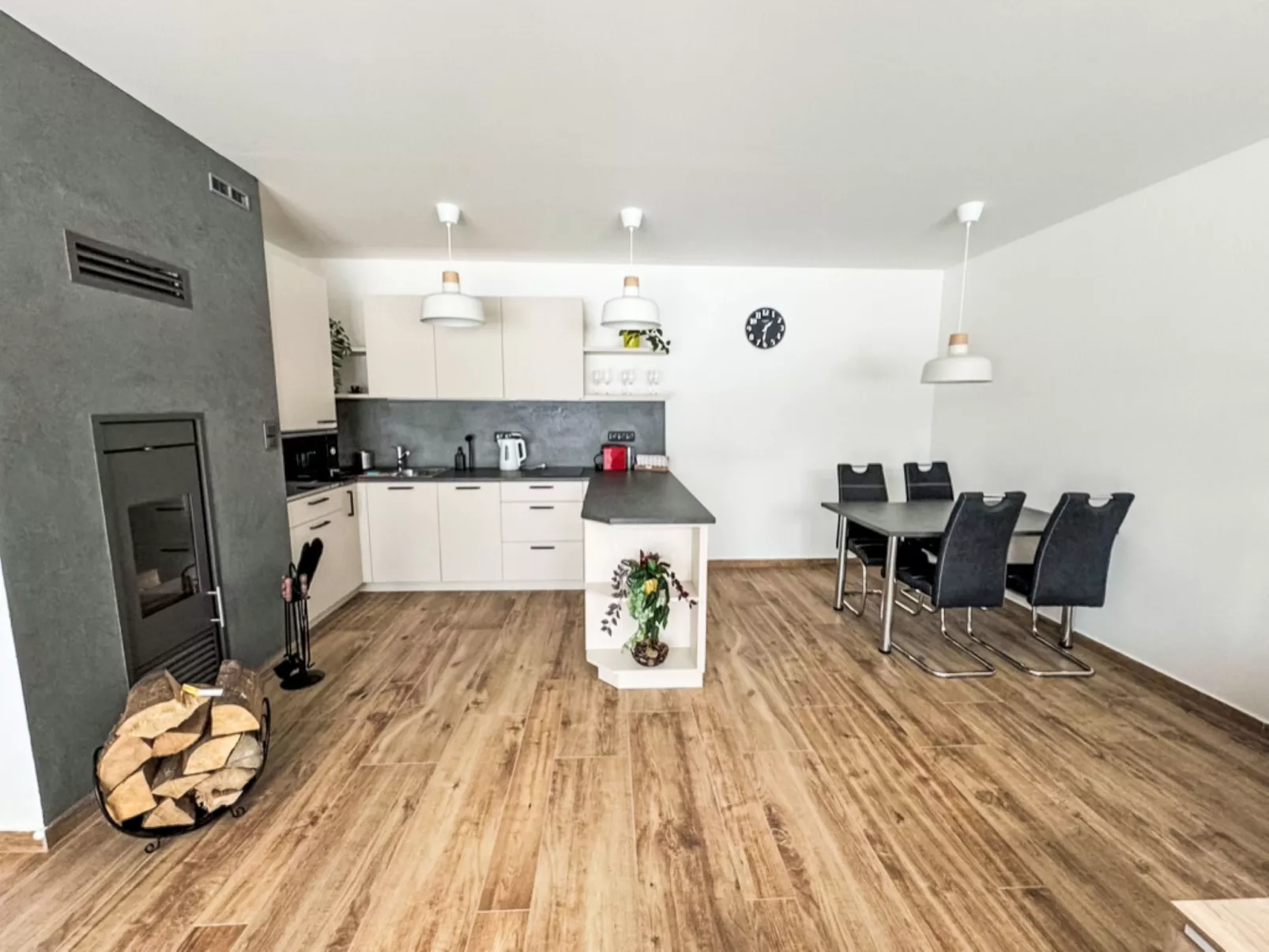 Ground Oasis with Terrace - Binnen