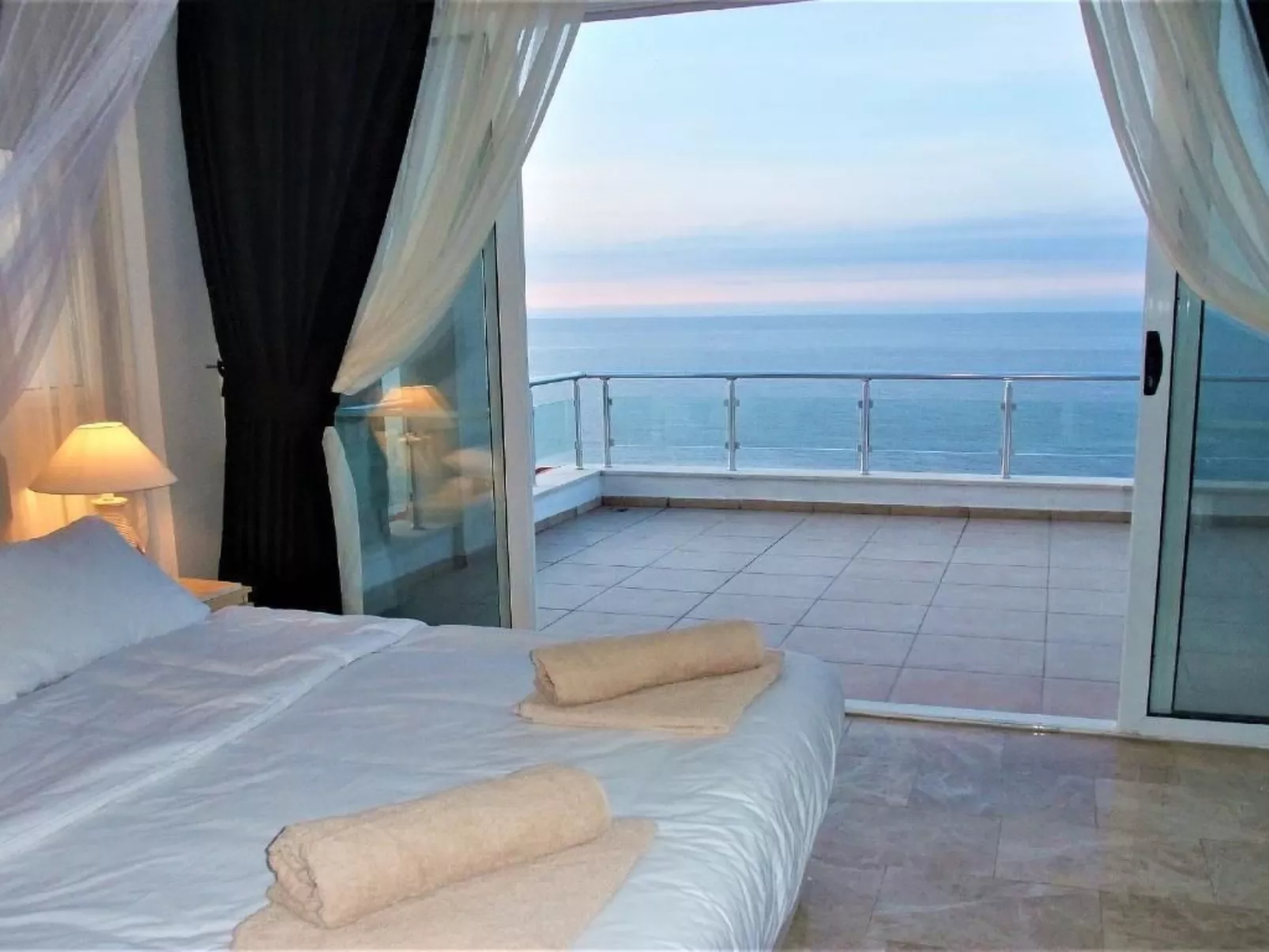 Villa "Meerblick" mit Infinity-Pool - Binnen