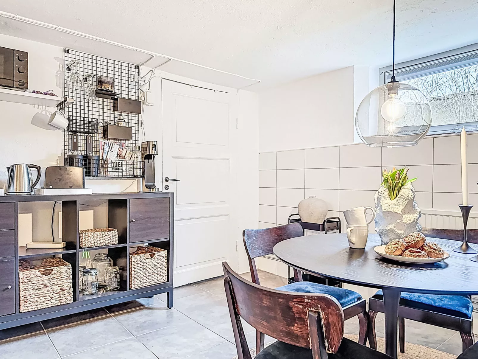 Vårhemsplatsen - Binnen