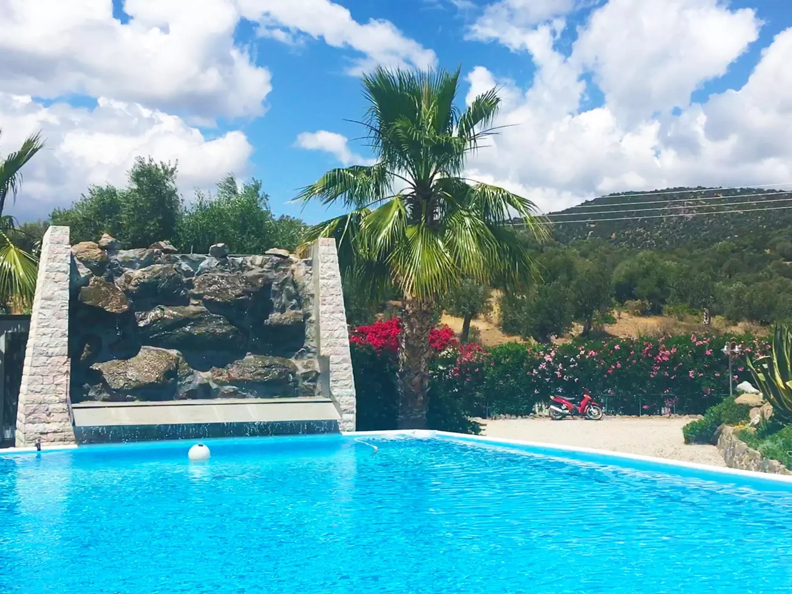 Tolles Ferienhaus in Ermioni mit Garten, Terrasse und gemeinschaftlichem Pool - Buiten
