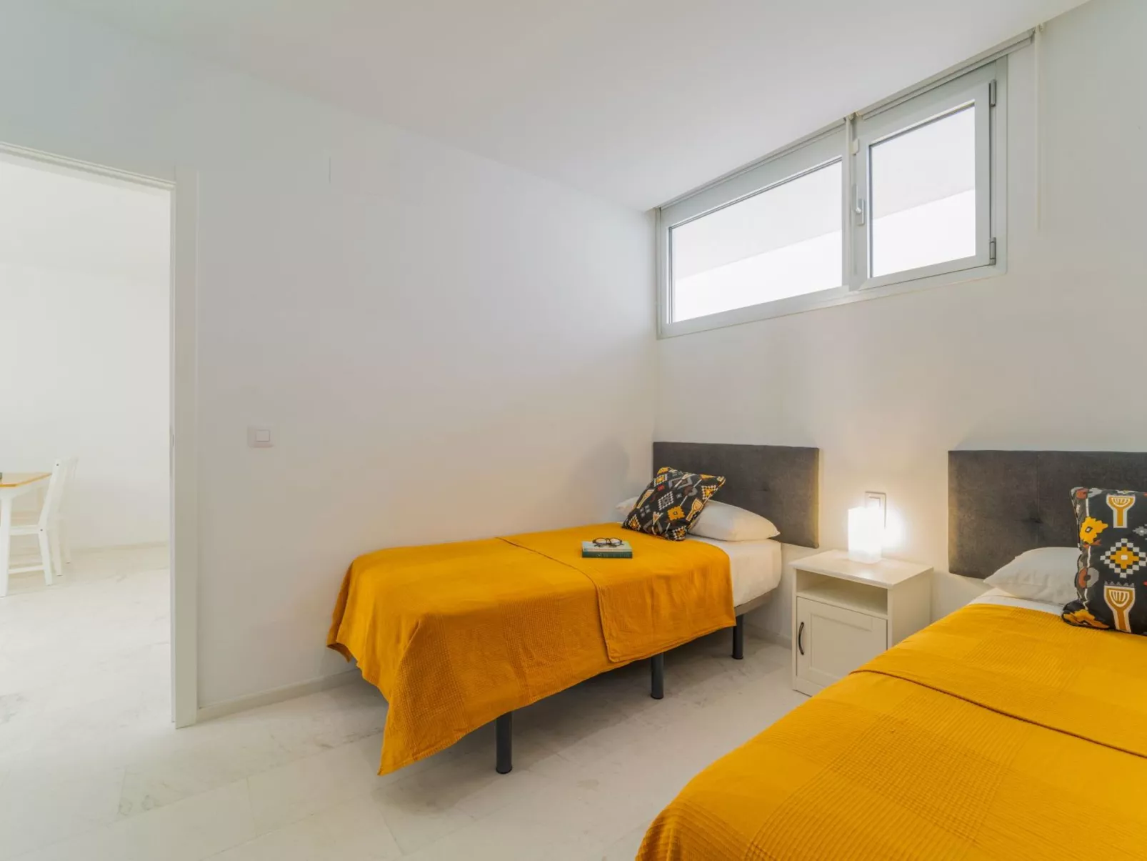 Schönes Appartement Pool und Strand - Binnen