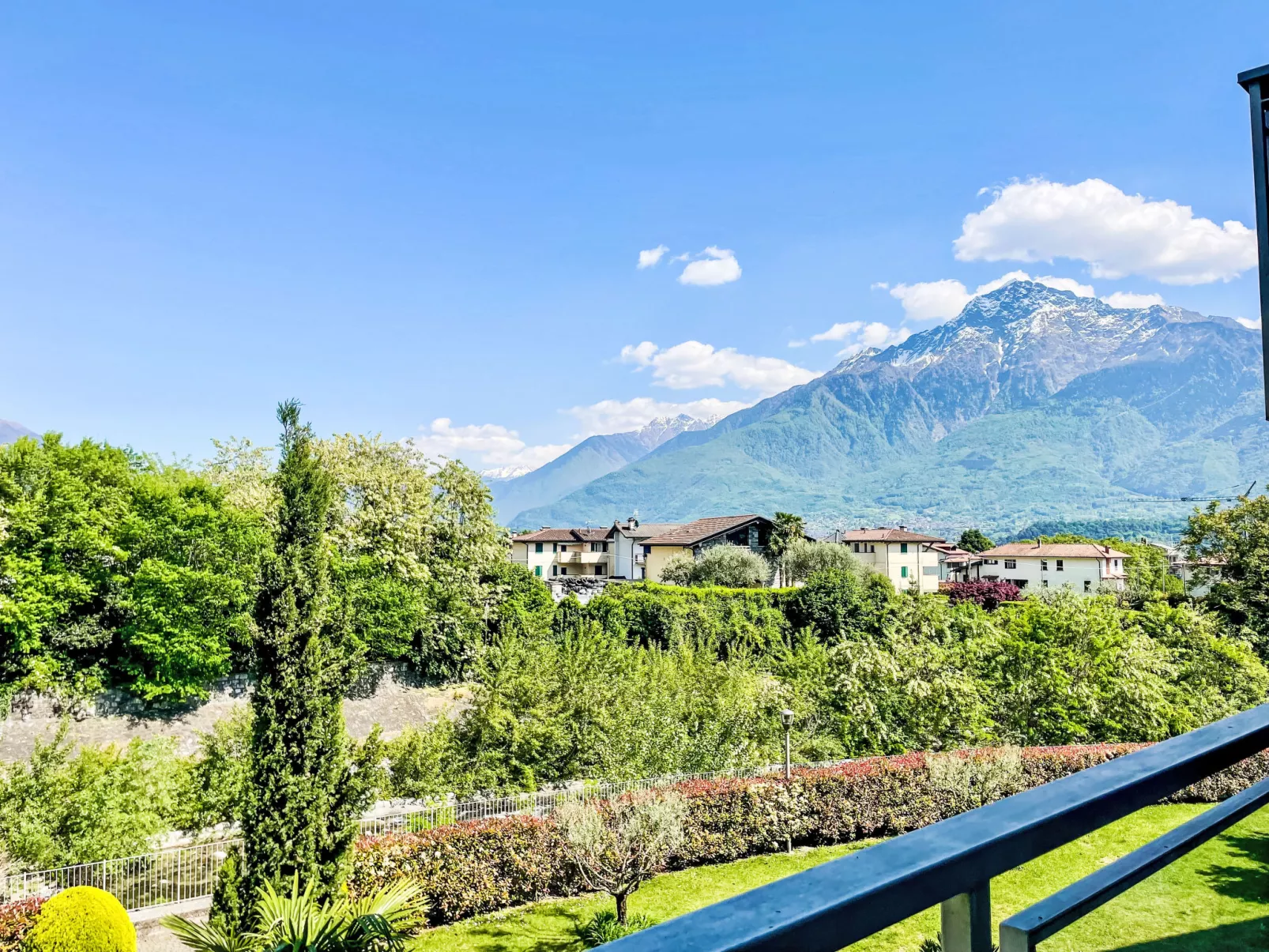 Sole e Fiori - Buiten