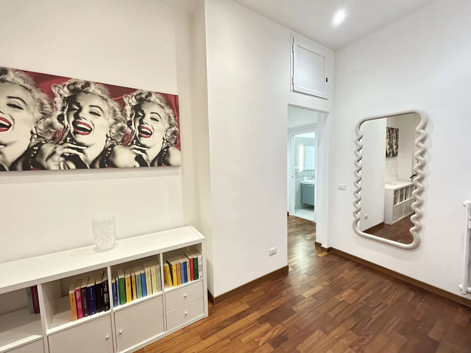 'Vatican Vibes - Binnen