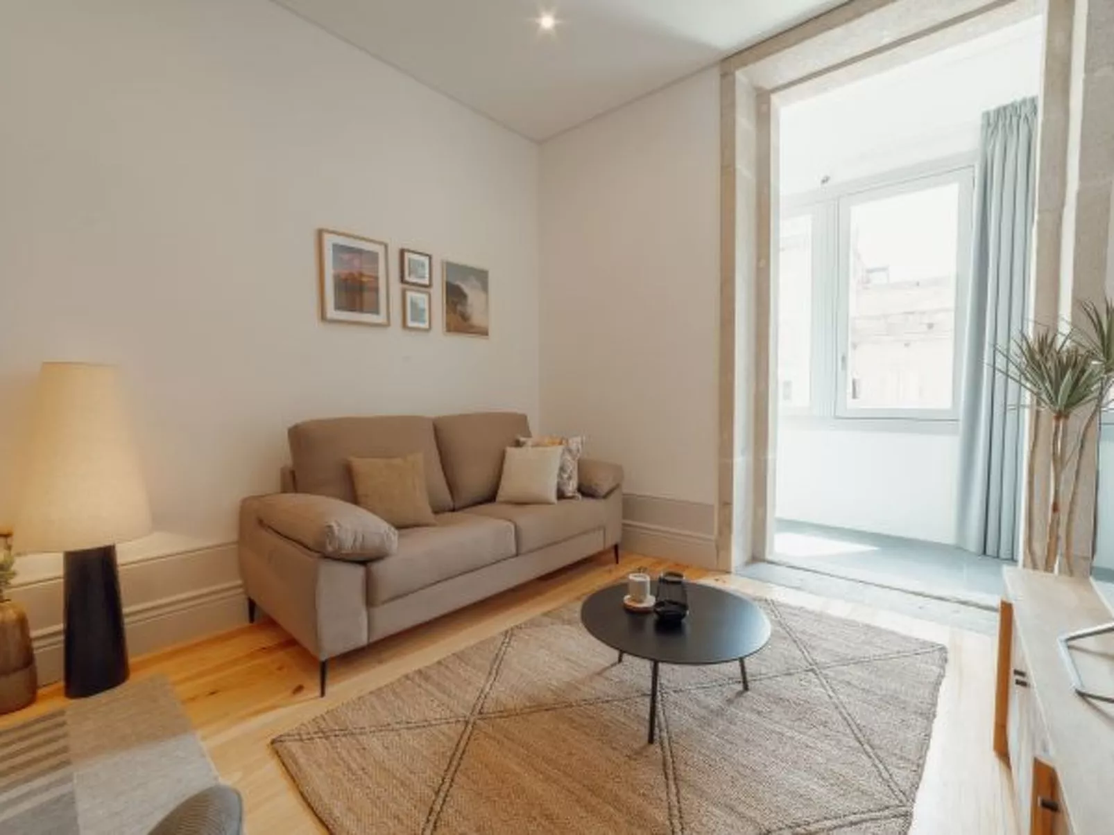 HEART OF PORTO APARTMENT D by VACATIONY - Binnen