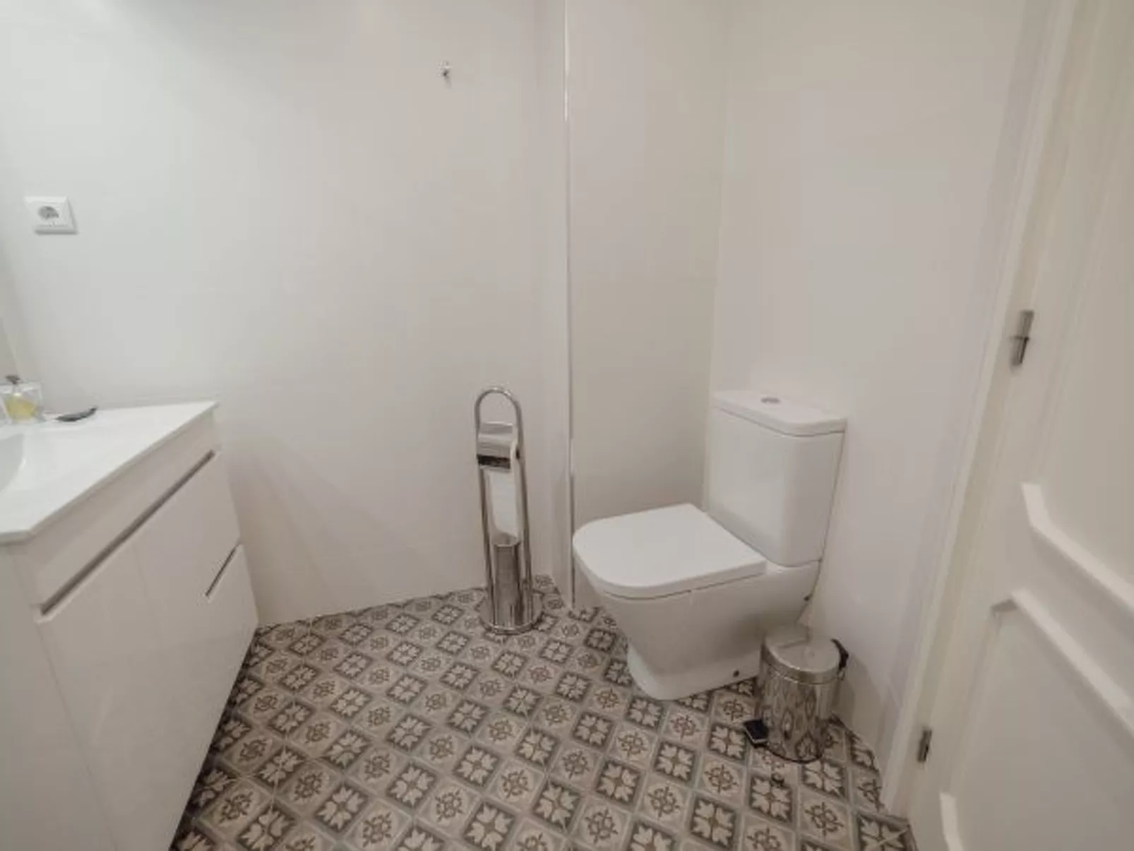 DOWNTOWN DESIGN WITH BALCONY by VACATIONY - Binnen