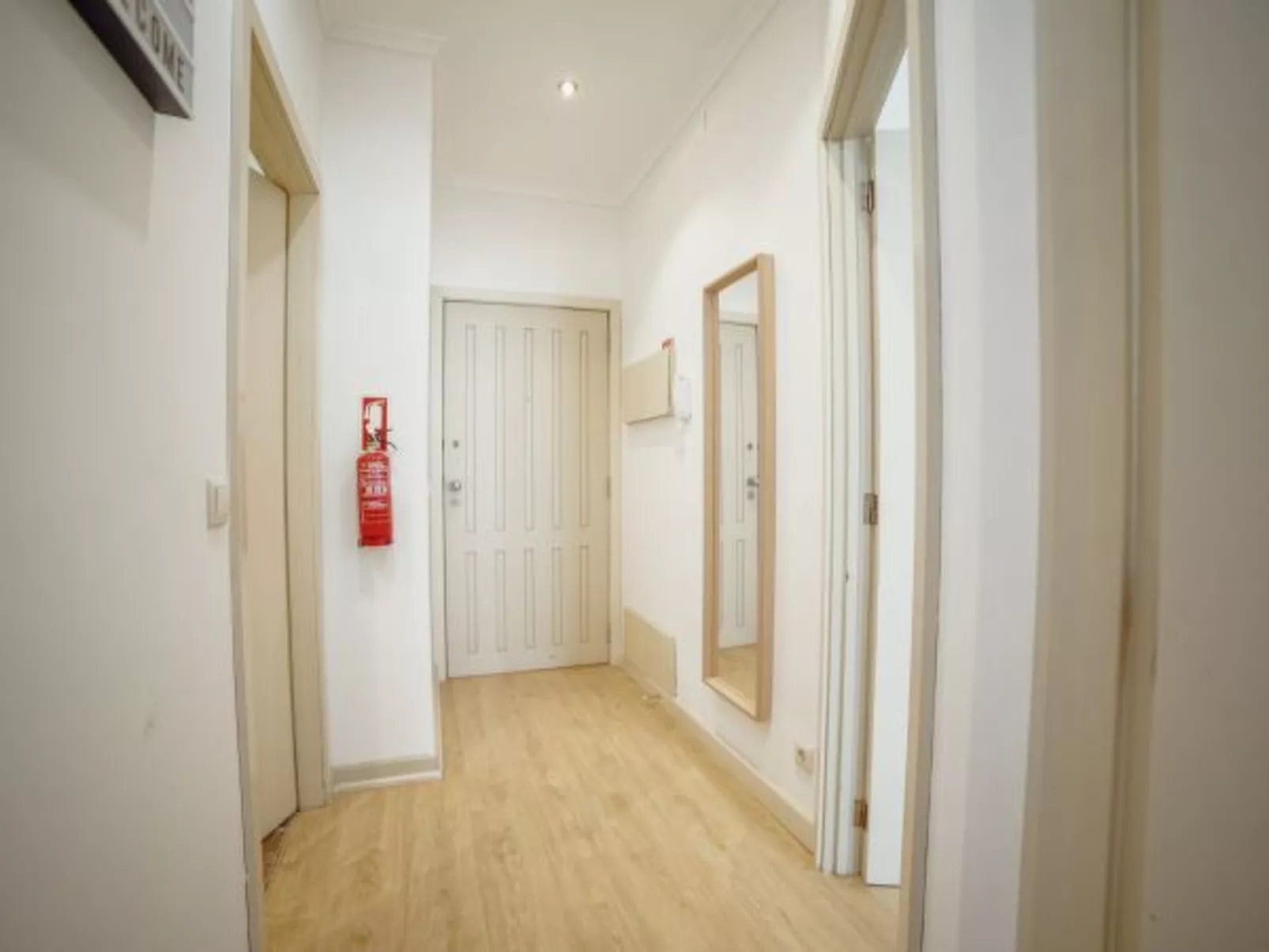 ALEGRIA CITY CENTER with ELEVATOR by VACATIONY - Binnen